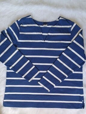 L.L Bean Light Weight Sweatshirt. Womans XL-Regular. Blue And White Striped.